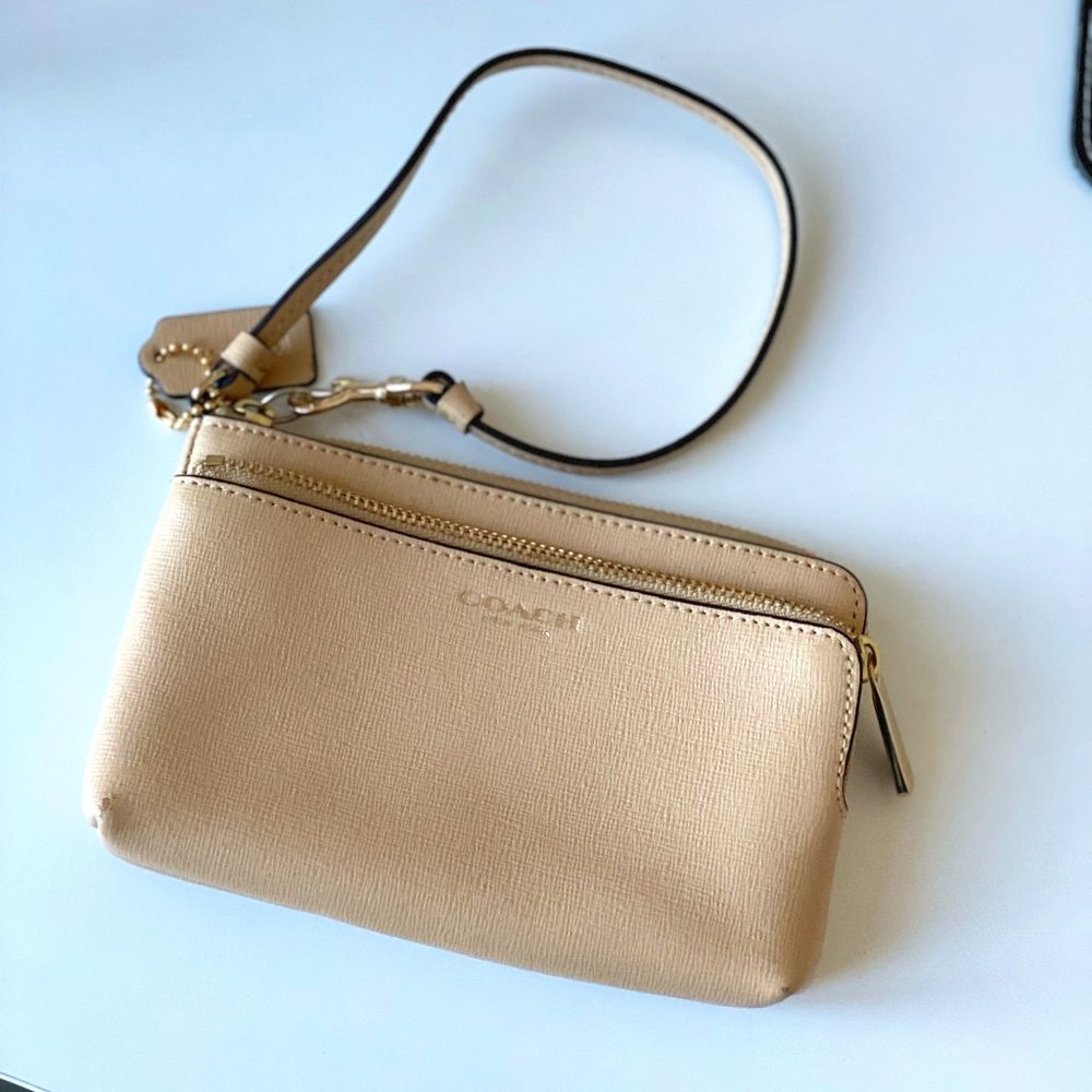 COACH NWOT BEIGE WRISTLET